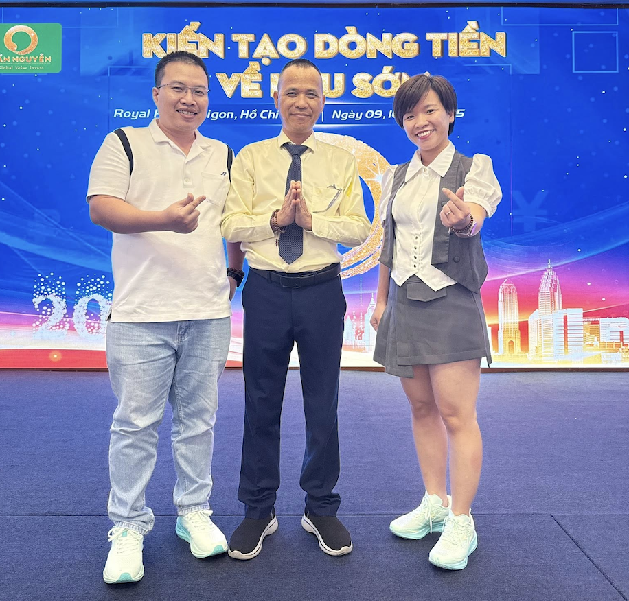 BaBinh Alvara (tên thật Nguyễn Thị Bình) là doanh nhân Việt Nam, hiện sinh sống và làm việc tại Campuchia, đang trên hành trình trở thành diễn giả truyền cảm hứng.