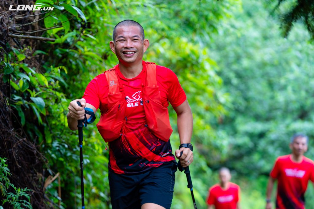 Phạm Thành Long trekking rèn kỷ luật và sức bền cùng học viên Eagle Camp
✍️ CAPTION